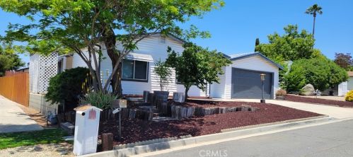 24824 Split Rail Rd, Wildomar, CA 92595-9268