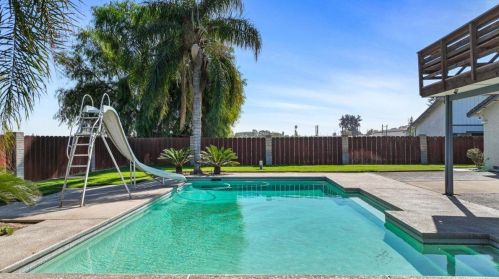 1812 Golf Rd, Turlock CA  95380-9746 exterior