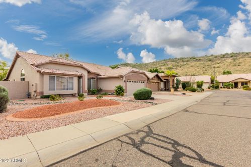 5981 Calle Lejos, Glendale, AZ 85310-3509
