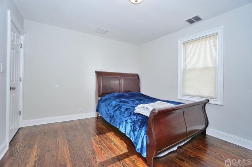 77 Hillside Ave, Woodbridge NJ  07095-3611 exterior