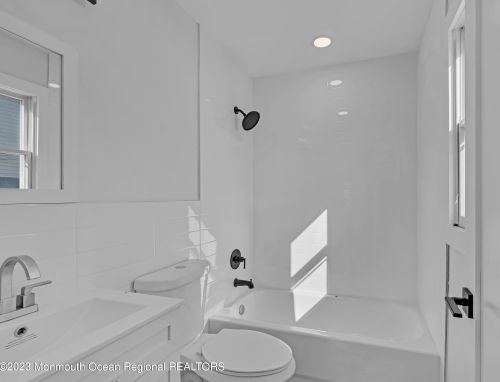 23 Kletsk Hl Rd, Lakewood NJ  08701-2971 exterior