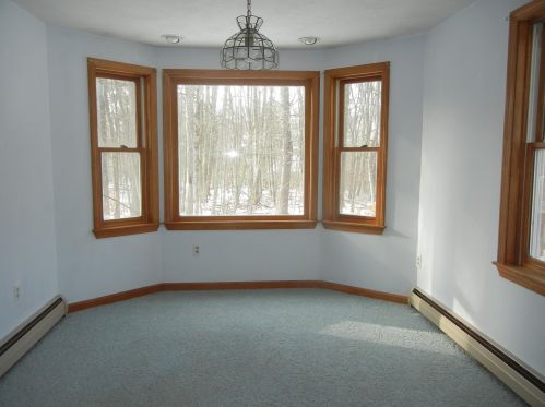 64 Old Chester Rd, Derry NH 03038-4014 exterior