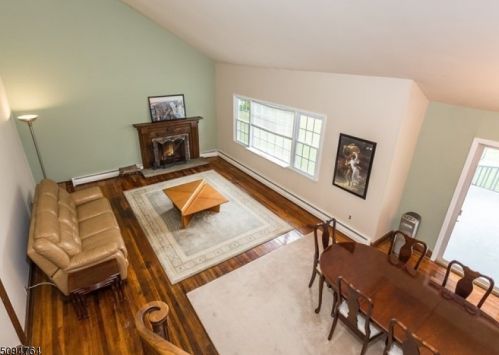 9 Concord Rd, Dover, NJ 07869-1004