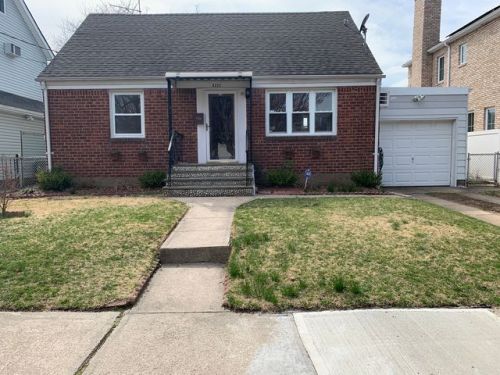 8222 261st St, Floral Park, NY 11004-1508