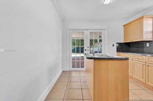 2259 5th Ave, Hialeah FL  33010-2104 exterior