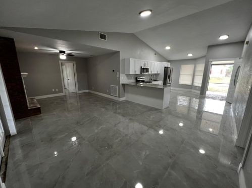 1310 Bellevue Ave, Fort Pierce FL  34953-1209 exterior