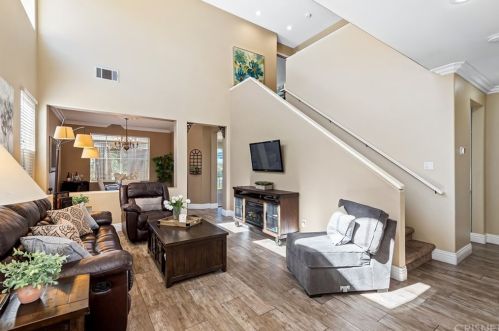 525 Shadow Ln, Simi Valley, CA 93065-7380