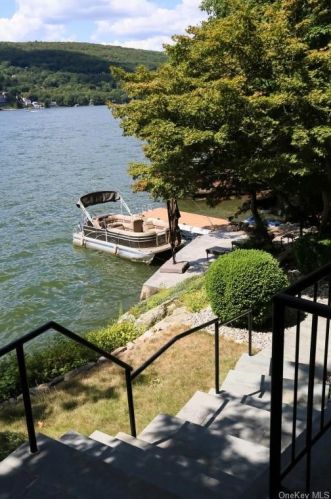 93 Woods Rd, Greenwood Lake NY  10925-4404 exterior
