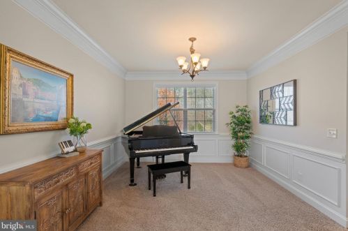 15340 Wits End Dr, Woodbridge VA  22193-5889 exterior