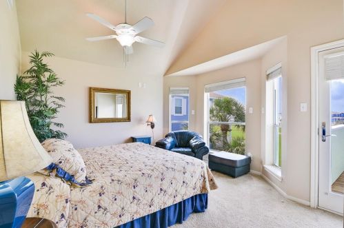 25314 Intrepid Ln, Galveston TX  77554-6612 exterior