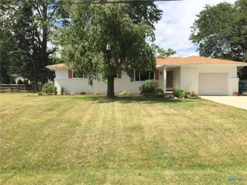 560 Maybar Dr, Rossford, OH 43460-1514