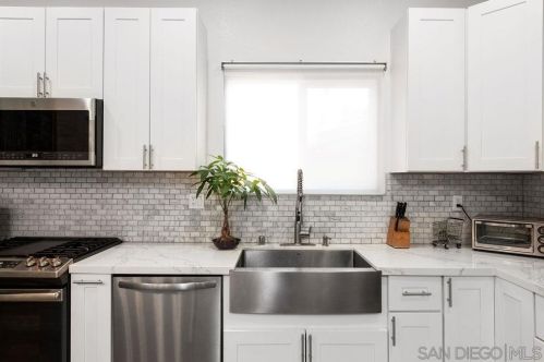 4075-77 Clairemont Dr, San Diego CA exterior