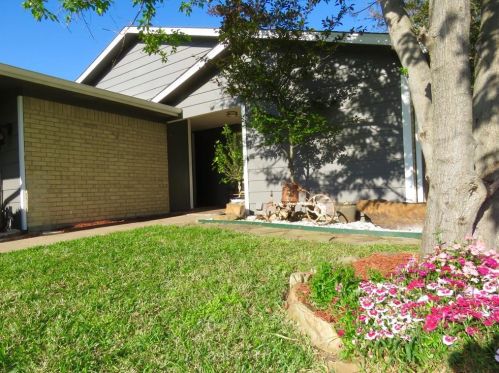 6519 Sayle St, Greenville, TX 75402-5560