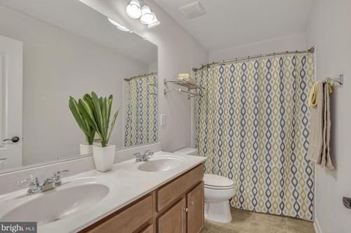 13503 Eagles Rest Dr, Leesburg VA 20176-5035 exterior