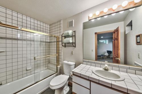 13289 Ski Slope Way, Truckee CA  96161-7082 exterior