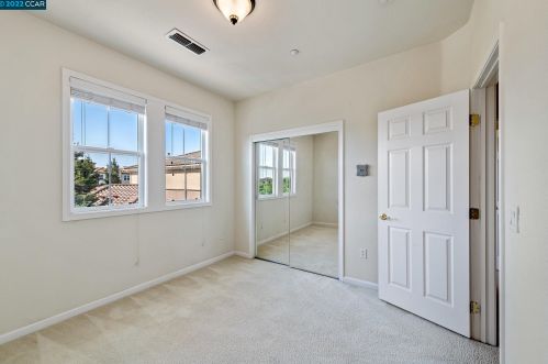 4255 Fitzwilliam St, Pleasanton CA 94568-4573 exterior