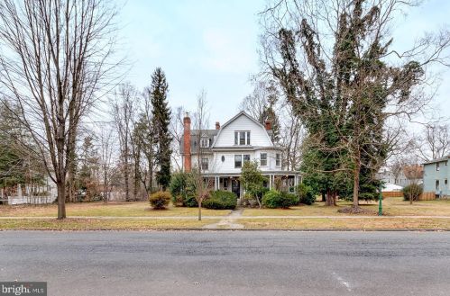 409 Lippincott Ave, Riverton, NJ 08077-1308