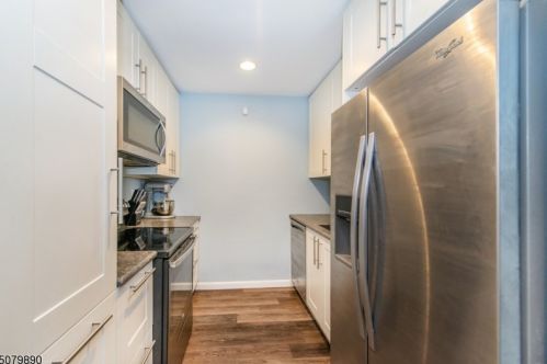 103 Woodcrest Dr, Morristown, NJ 07960-4542