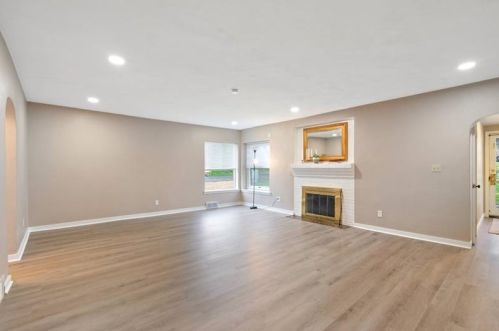 353 Riverview Dr, New Kensington, PA 15068-5934