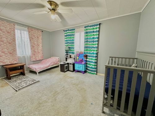 1069 Old Youngstown Rd, New Castle PA  16101-8731 exterior