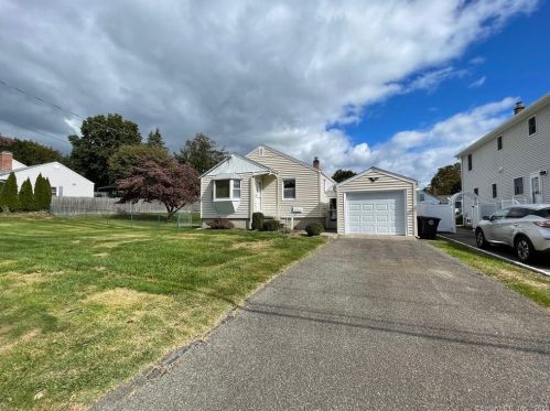 30 Opal St, Milford, CT 06461-3026