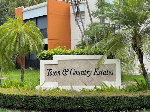 2395 Jaeger Dr, Delray Beach, FL 33444-2042