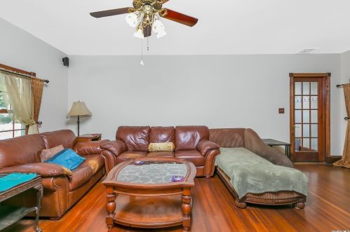 15 16th St, New Hyde Park NY  11040-4914 exterior