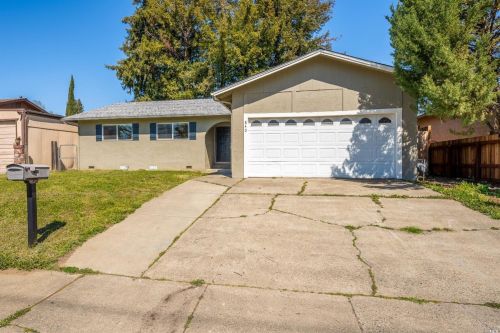 840 Gobbi St, Ukiah, CA 95482-6207