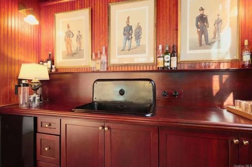 18 Patterson Brook Rd, Tuxedo Park NY  10987-4121 exterior