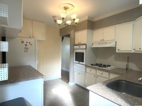 258 Steamboat Rd, Great Neck NY  11024-1634 exterior