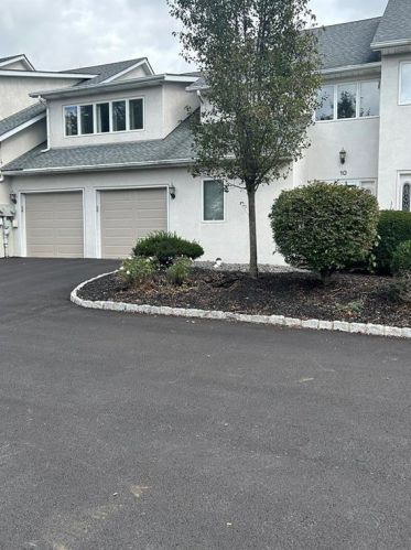 10 Aspen Ct, Easton, PA 18040-8158