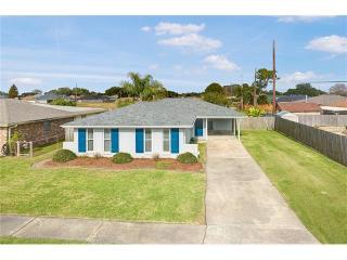 2208 Friendship Dr, Harvey, LA 70058-3008