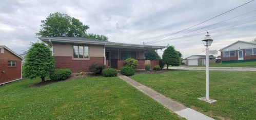 520 Charles St, North Charleroi, PA 15022-1054