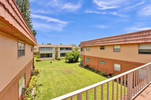 525 Saxony K, Delray Beach FL  33446-1040 exterior
