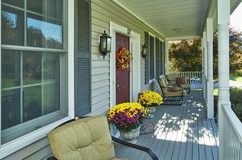 52 Laura Ln, Warwick, NY 10990-1062