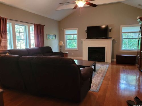 48 Birch Hill Rd, Mount Sinai NY  11766-1904 exterior