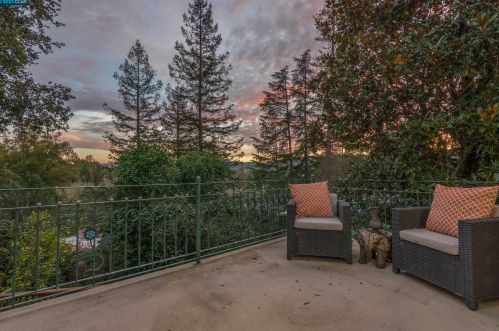 40 Las Palomas, Orinda CA  94563-1916 exterior