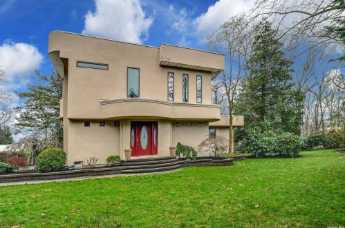 33 Glenview Ave, Northport, NY 11768-2428
