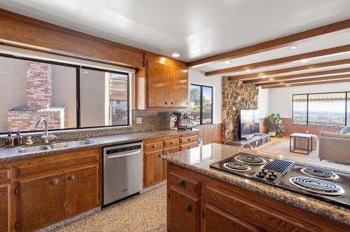 1999 Edgehill Ct, San Leandro CA  94577-6302 exterior