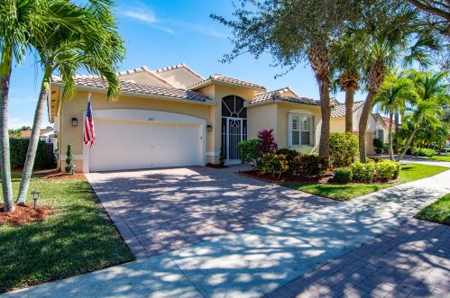322 Millpond Ln, Fort Pierce, FL 34986-2651