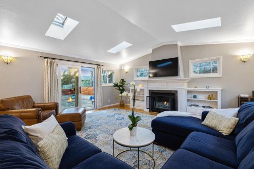 1920 Claremont Dr, San Bruno CA  94066-2716 exterior