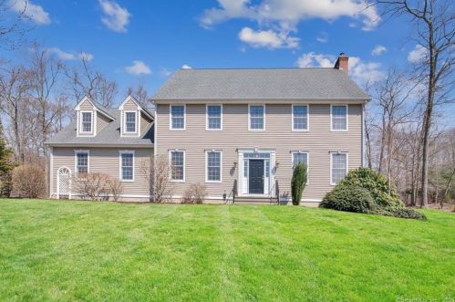 33 Blue Heron Dr, East Hampton CT  06424-1368 exterior