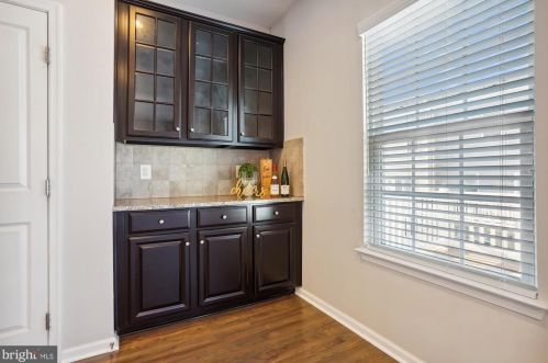 1739 Rockledge Ter, Woodbridge VA  22192-2512 exterior