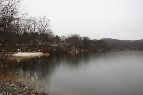 20 Morsetown Rd, West Milford Lakes, NJ 07480-3023