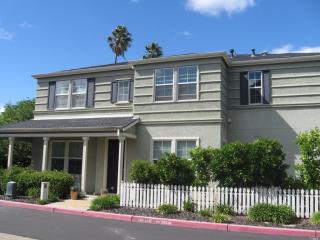 735 Wintergreen Ct, Fairfield, CA 94559-2087
