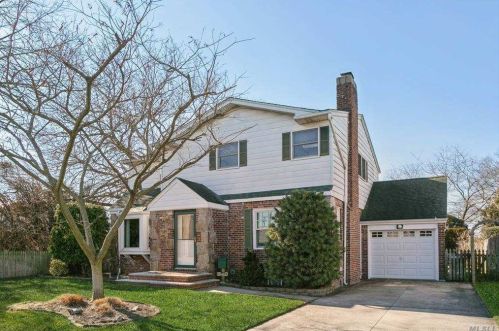15 Mayflower Ave, Williston Park, NY 11596-1517