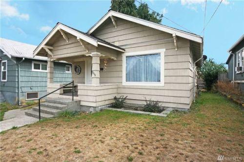 1215 9th St, Bremerton, WA 98337-1301