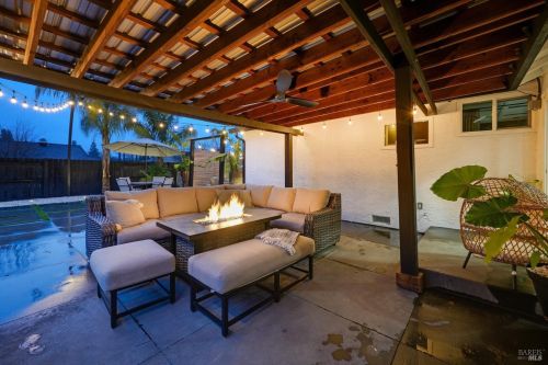 403 Temple Dr, Vacaville CA  95687-5146 exterior
