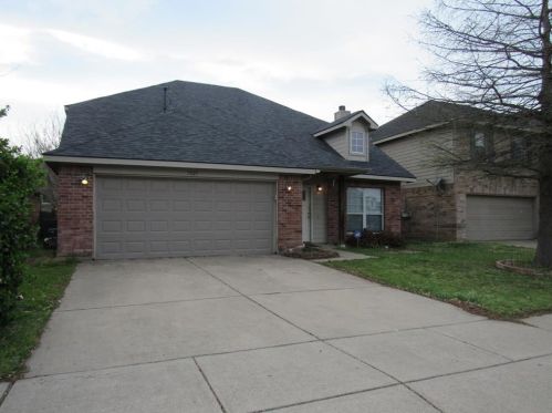5825 Blue Ribbon Rd, Fort Worth, TX 76179-7360