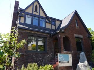 2245 12th Ave, Seattle WA  98119-2411 exterior